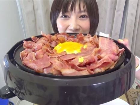 Cô gái Nhật nổi tiếng với khả năng ăn siêu phàm